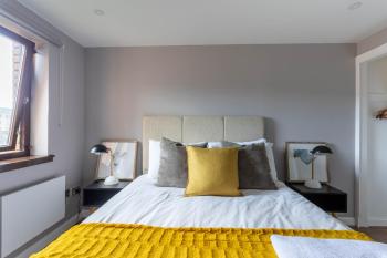Stunning 1 Bed Merchant City Apartment with Parking, Glasgow (photo 3)