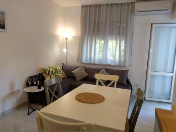 Deluxe Apartment Joia with Balcony on the Beach Bačvice, Free Parking, Old Town, Near Ferry Port, Split (photo 5)