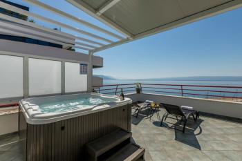 Seaside Penthouse with Hot Tub SKY LIVING, Split (photo 3)