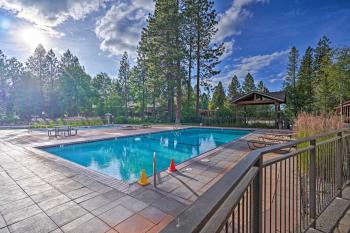 Bend Condo with Deck, Resort-Style Amenities and Views, Bend (foto 3)
