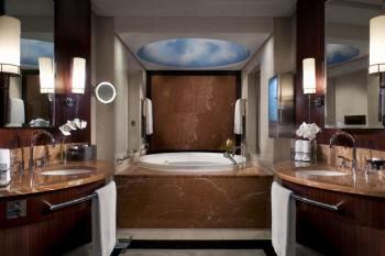 Jumeirah Emirates Towers Dubai, Dubai (foto 4)