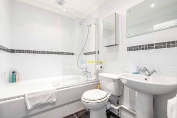 PERFECT SPOT IN CENTRAL WINDSOR & FREE PARKING! - By Tempstay, Windsor (fotografie 5)