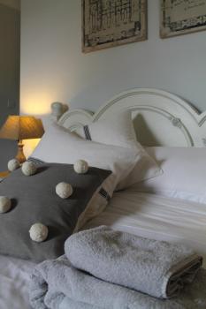 Roundhill Farmhouse, Bath (photo 3)