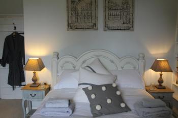 Roundhill Farmhouse, Bath (photo 5)
