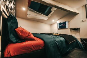 LOVE ROOM Bordeaux Playroom avec salle de jeux pour adultes et lit à eau chauffant, Bordeaux (Foto 5)