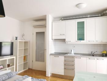 City centre studio with a balcony and free parking, Любляна (фото 5)