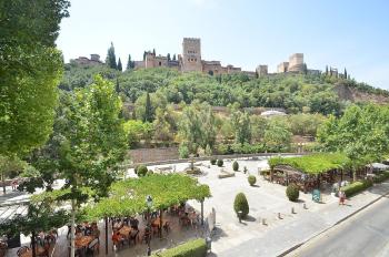 The Nasrid - Apartamento con balcón frente a la Alhambra - Vistas desde la cama, Granada (foto 2)