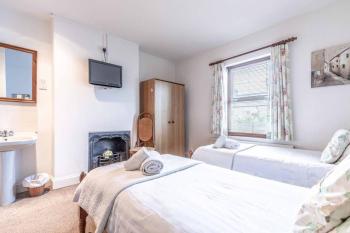 4 Bed 3 Baths in CENTRAL WINDSOR! WALK 2 ALL THE SIGHTS! LEGOLAND 5 MIN DRIVE, Windsor (Foto 2)