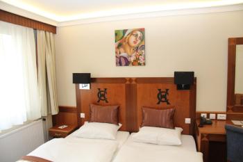 Carlton Hotel Buda Castle, Budapest (photo 4)