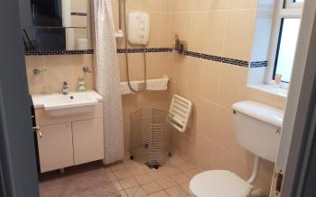 2 Bed Cottage - Sleeps 6 - Parking - Wifi, Enniscrone (Foto 3)