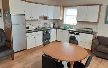 2 Bed Cottage - Sleeps 6 - Parking - Wifi, Enniscrone (Foto 2)