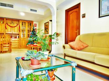Martin House & Granada, Granada (photo 2)
