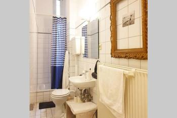 2 Room apartment in center Friedrichshain, Berlino (foto 2)