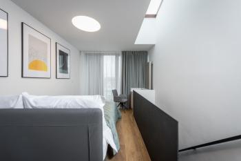 Fully renovated stylish duplex in a convenient location, Praha (fotografie 2)