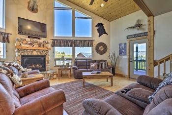 Deck, Bar and Mtn Views Grand Granby Retreat!, Granby (foto 4)