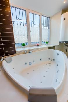 Jacuzzi Sauna Luxury Spa Apartment, Kijów (zdjęcie 4)