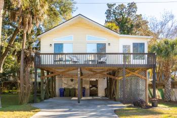 2nd Block E Huron - Keep Palm - Adorable House Minutes from the Beach, Folly Beach (foto 3)