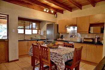 Cambalala - Luxury Units - in Kruger Park Lodge - Serviced Daily, Free Wi-Fi, Hazyview (zdjęcie 4)