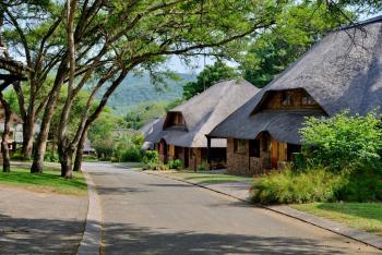 Cambalala - Luxury Units - in Kruger Park Lodge - Serviced Daily, Free Wi-Fi, Hazyview (zdjęcie 5)
