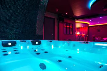 L'Insolite Spa Privatif ''Suite Luxueuse-Jacuzzi, Тулуза (фото 2)