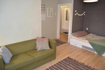 Sunny Apartment with Wall-to-Wall Desk &Tram at Door, Tallinn (photo 5)