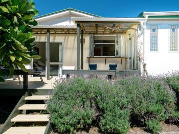 Moa Bach - Blackpool Holiday Home, Oneroa (фото 3)