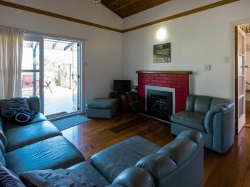 Moa Bach - Blackpool Holiday Home, Oneroa (фото 5)