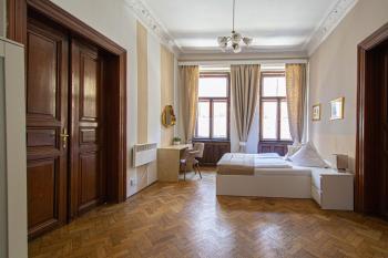 For celebrations spacious 3BDR apartment with balcony, Прага (фото 5)