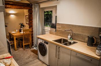 Log cabin, Coventry (photo 3)