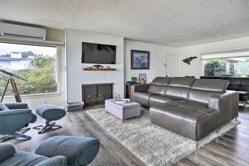 Serenity By The Sea - Chic Oceanfront Home with Deck, Brookings (zdjęcie 3)