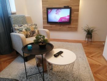 Small (34m2) modern apartment with parking place, Сараево (фото 3)