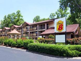 Super 8 by Wyndham Downtown Gatlinburg at Convention Center, Gatlinburg (photo 4)