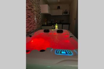 Joli T2, jacuzzi, lit rond, jardin, parking privé, métro, Тулуза (фото 4)