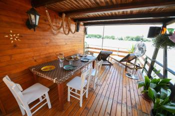 Sagando - Floating house on Sava river, Belgrado (foto 5)