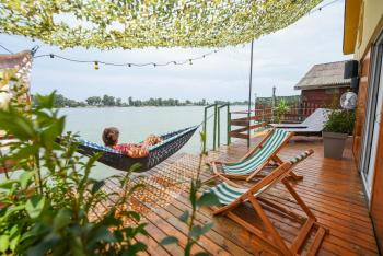 Sagando - Floating house on Sava river, Belgrado (foto 2)