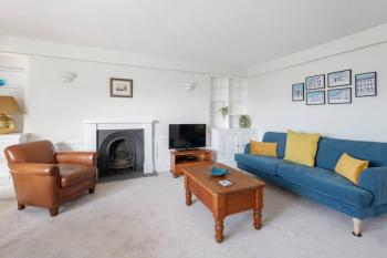 Rooftop Retreat - 2 Double Beds w/ Stunning Views, Bath (photo 5)