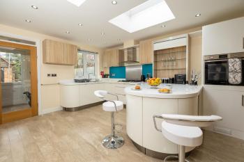 Central Windsor Stunning 4 Bedroom Spacious Modern House, Windsor (Foto 2)