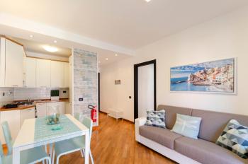 DOCK OF THE BAY GENOVA, Stylish Apartment in the Heart of Genoa with Air Conditioning, Private free Garage, Harbour View, extra garage at 25,00 euro per night on request, Genua (zdjęcie 5)