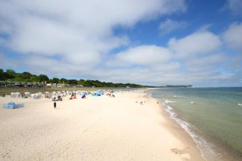 strandnah mit Balkon, gratis Nutzung vom AHOI Erlebnisbad und Sauna in Sellin - Strandhaus Mönchgut FeWo13, Lobbe (foto 4)
