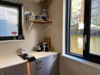 Houseboat Sophia, Amsterdam (photo 2)