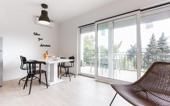 Apartment Black & White, Split (photo 5)