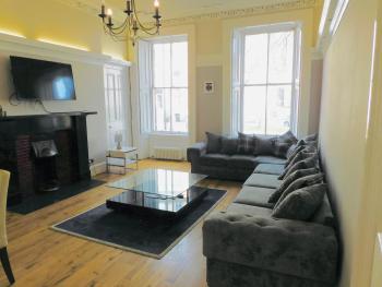 WEST END - Stunning, spacious, 3 bedroom, main door flat with private parking, Glasgow (Foto 4)