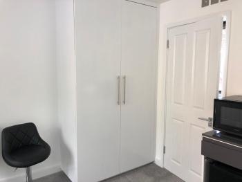 Self contained ensuite double bedroom with own entrance FREE OFF STREET PARKING, Londýn (fotografie 3)