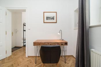 Newly renovated 1-bed apartment at Charles Bridge, Praha (fotografie 3)