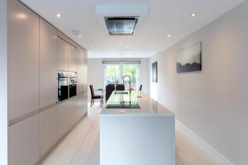 Immaculate Central Windsor Town House with parking, Виндзор (фото 3)