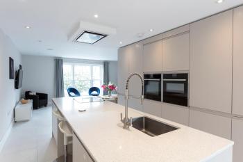 Immaculate Central Windsor Town House with parking, Виндзор (фото 4)