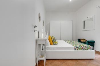 GuestHost - Vucciria Market Apartment with Balconies, Palermo (fotografie 4)