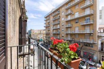 GuestHost - BallarHost - Ballarò Market Terrace Apartment, Palermo (fotografie 5)