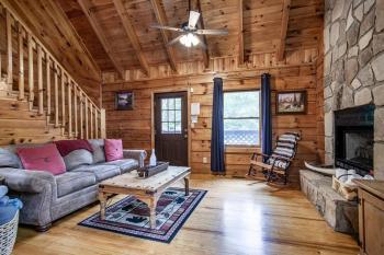 Cabin in the Woods w/ Hot Tub, Севьервилл (фото 3)