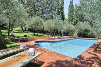 4bdrm elegant apartm in Private Estate, shared Swimmingpool, Maze Garden, Florence (photo 5)